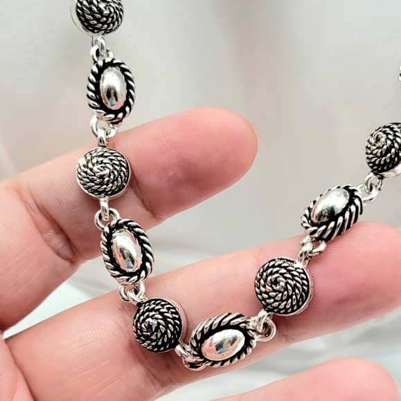 90s Vintage Long Avon Silver Tone Necklace w/ Rope Detailing and Extender Chain - Picture 4 of 6